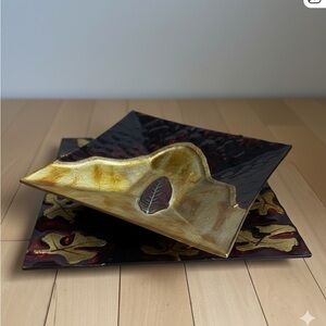 Two piece metallic tray